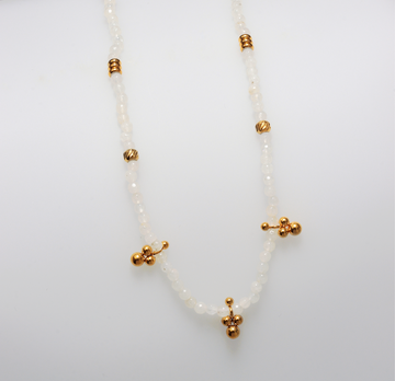 ROSARY SHINY WHITE WITH GOLD DETAILS