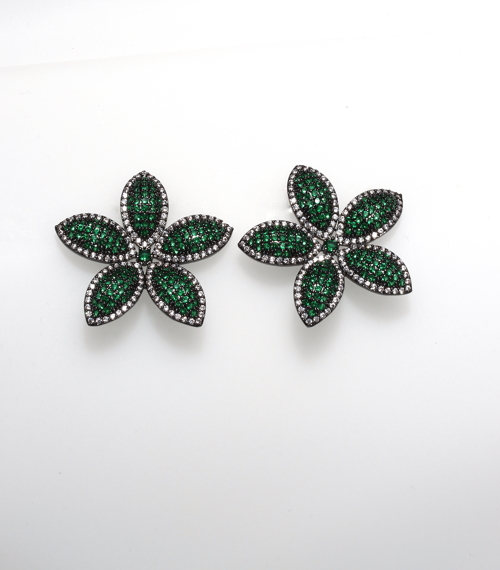 ROSAL FLOWER GREEN EARRINGS