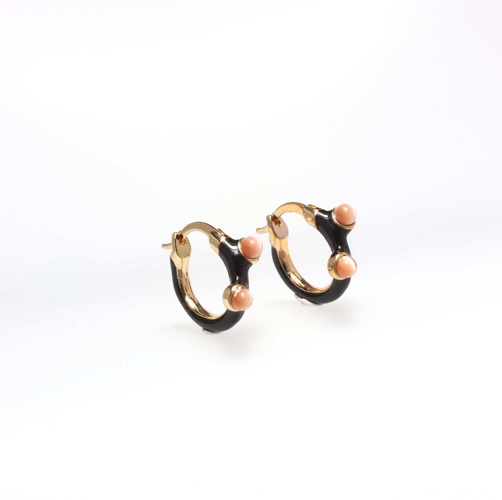 ADRA ENAMEL BLACK EARRINGS WITH PEACH STONES