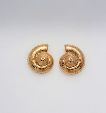 SHELL GOLD STUD EARRINGS