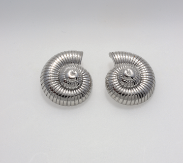 SHELL SILVER STUD EARRINGS