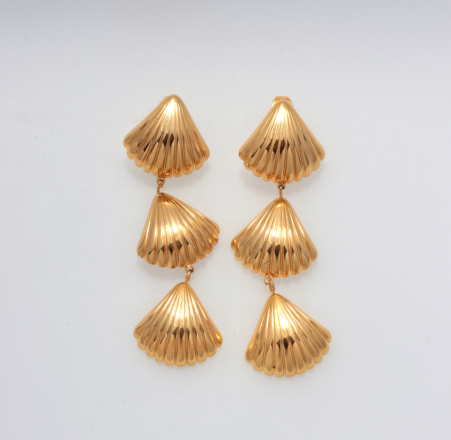 SHELL DANGLE GOLD EARRINGS