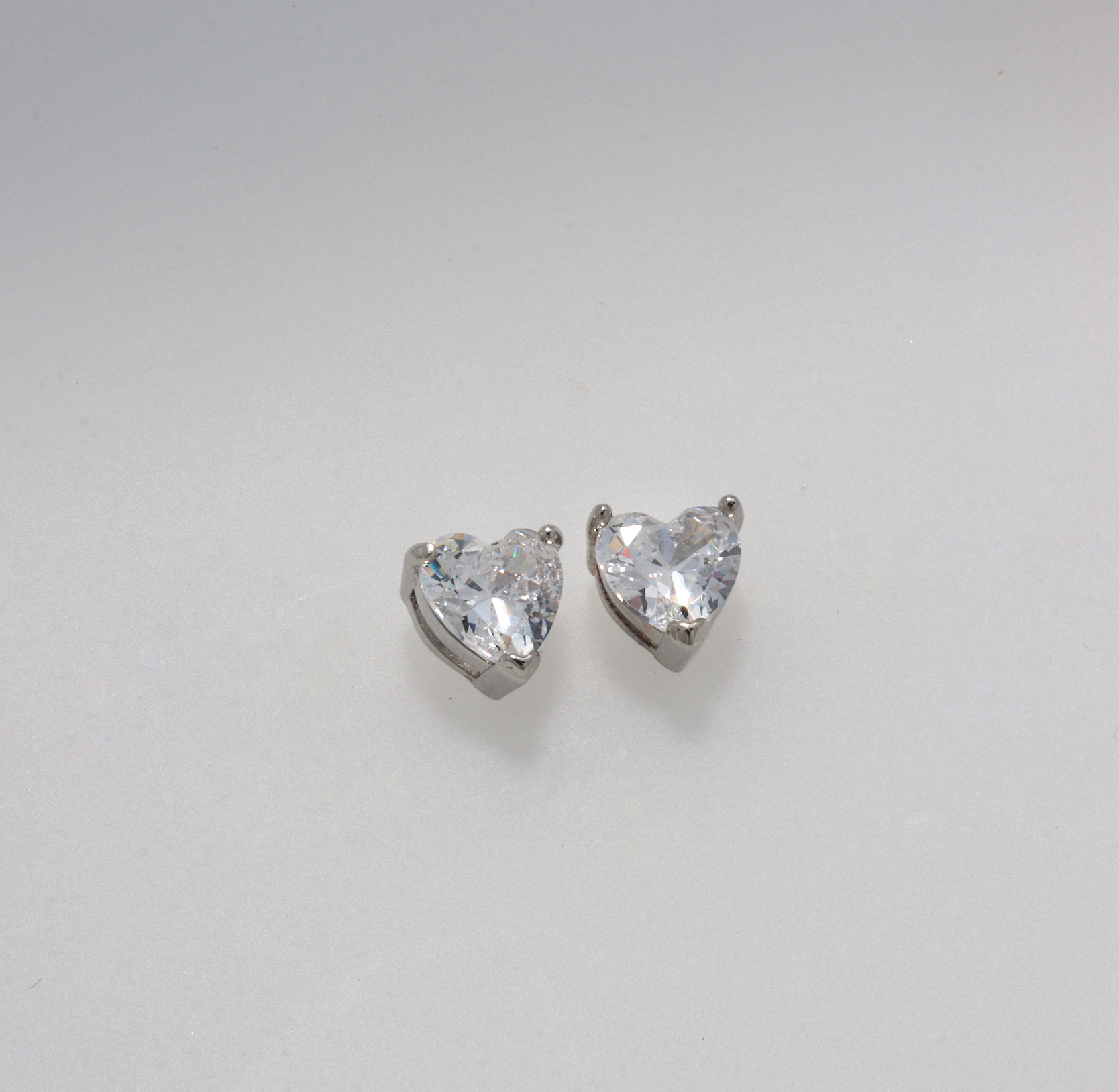 LAILA HEART EARRINGS