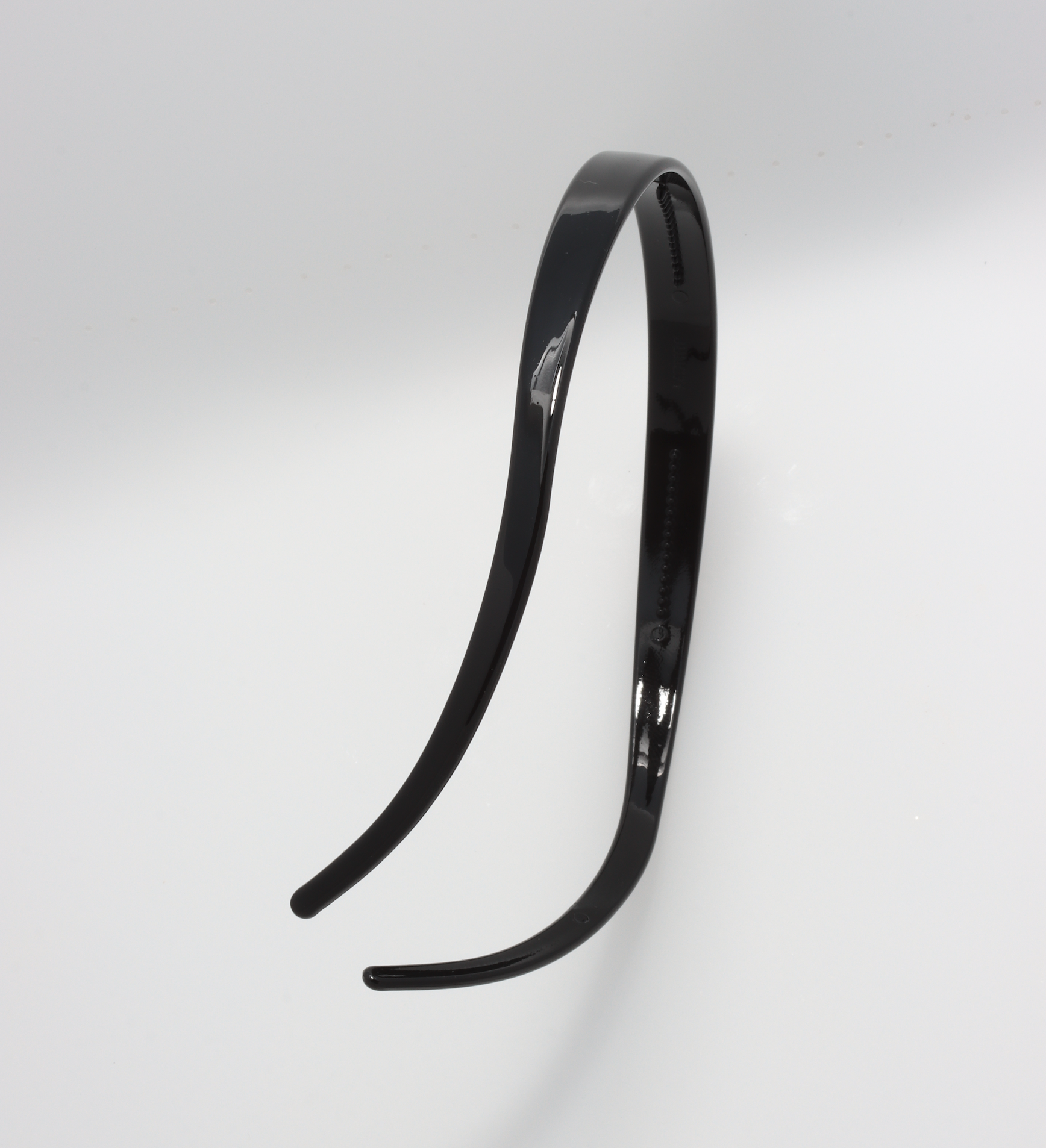 BLACK PLASTIC HEADBAND