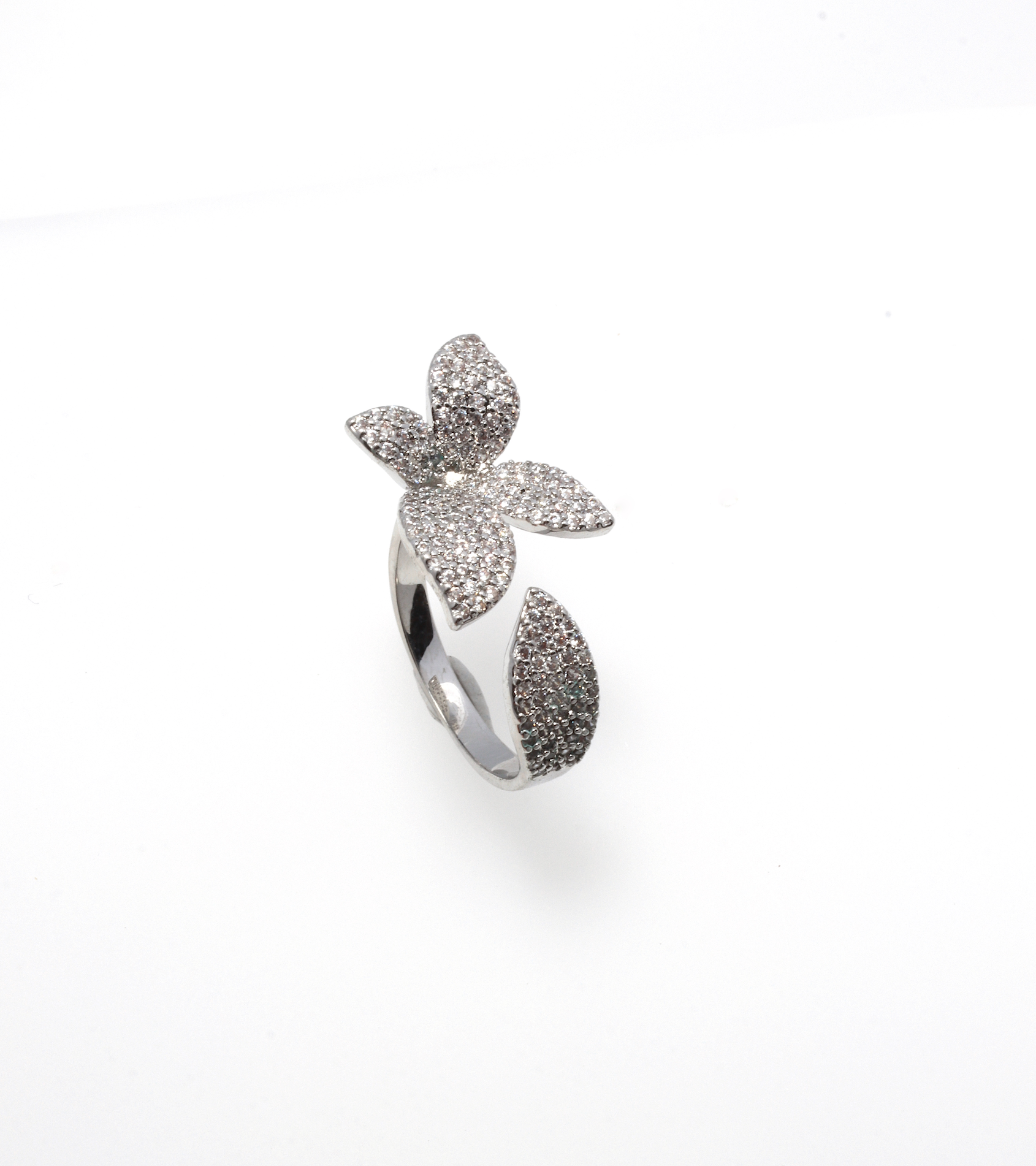 ERATO FLOWER WHITE RING