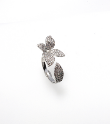 ERATO FLOWER WHITE RING