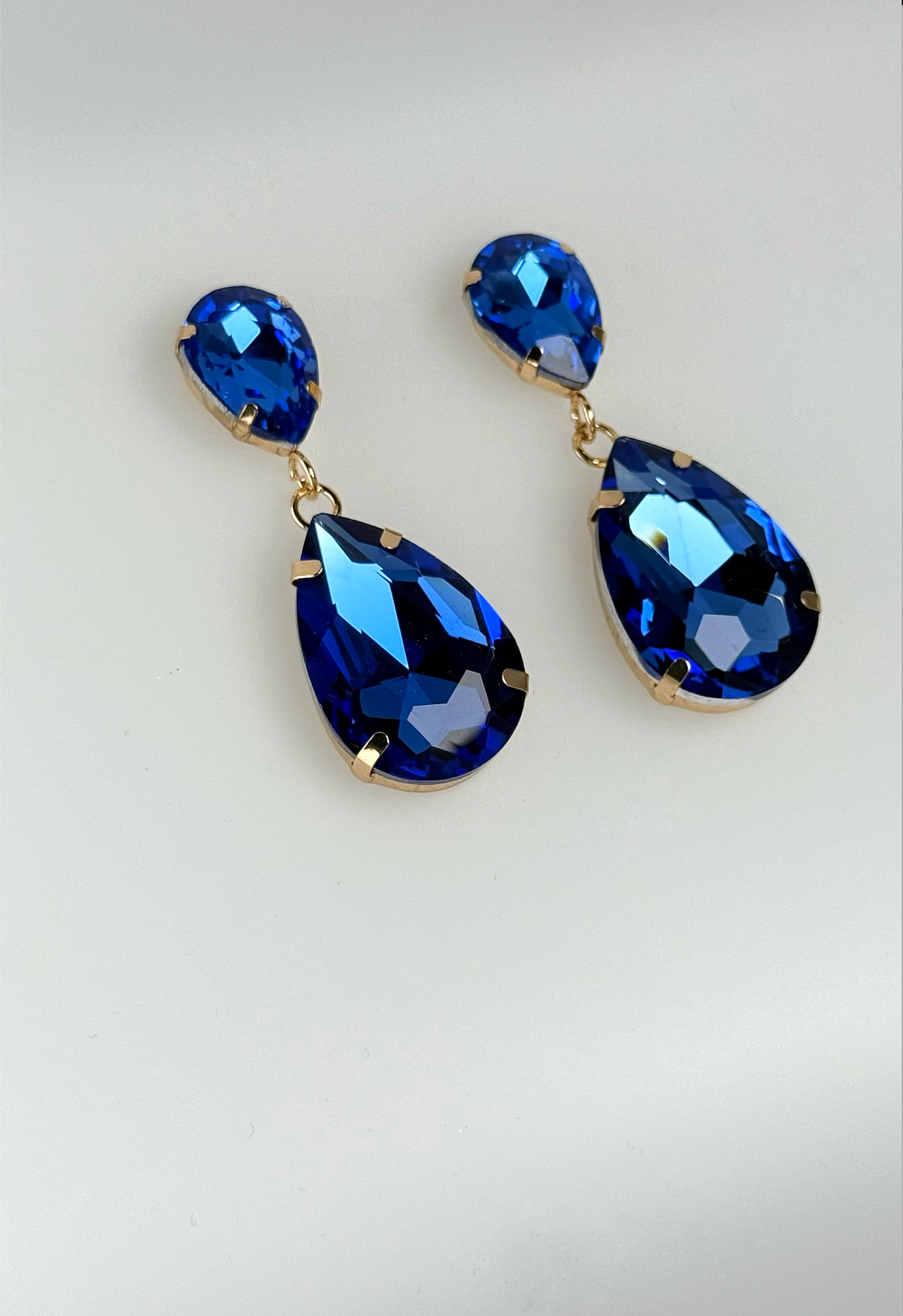 DANGLE TEAR ROYAL  EARRINGS