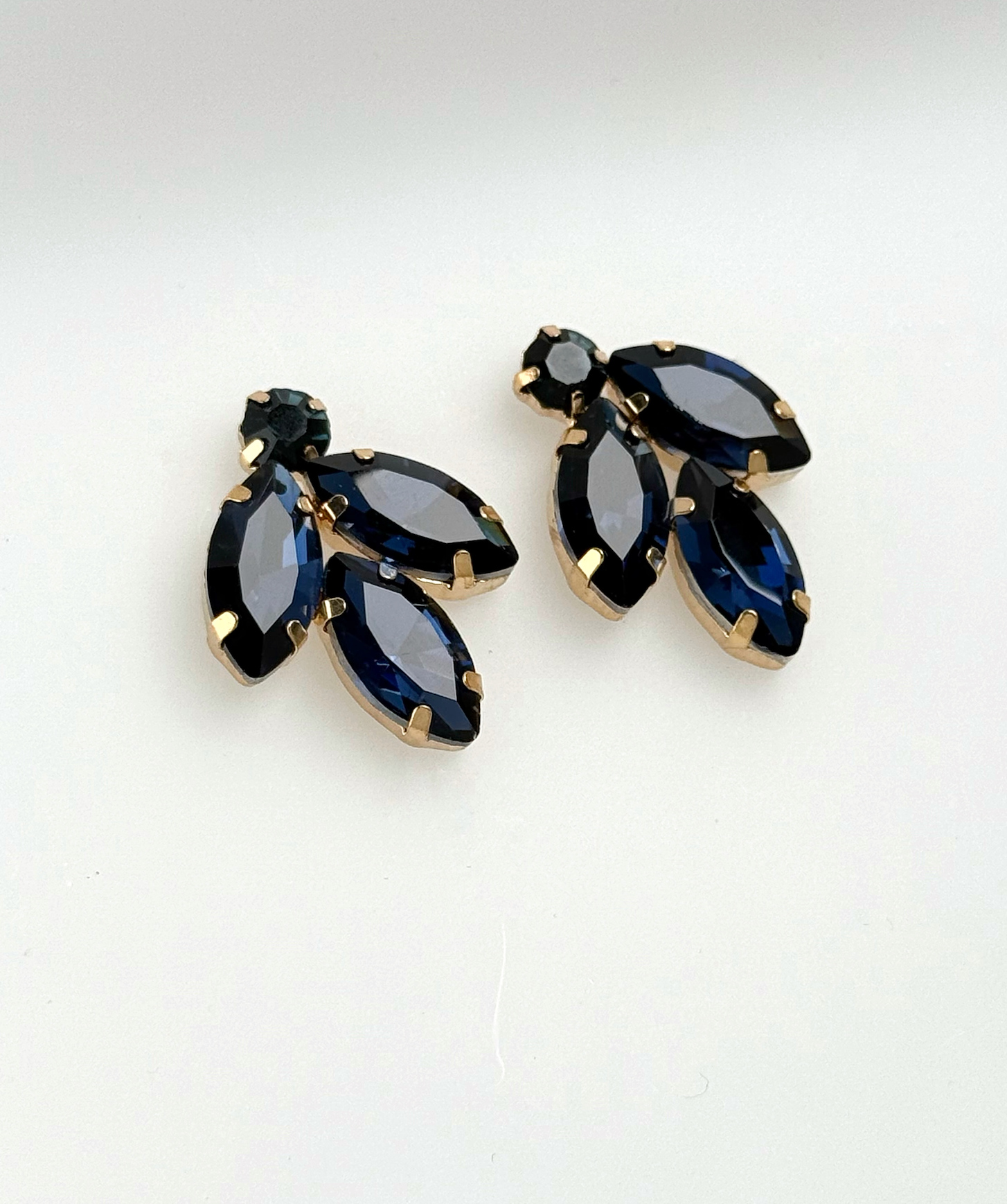 PETAL BLUE EARRINGS