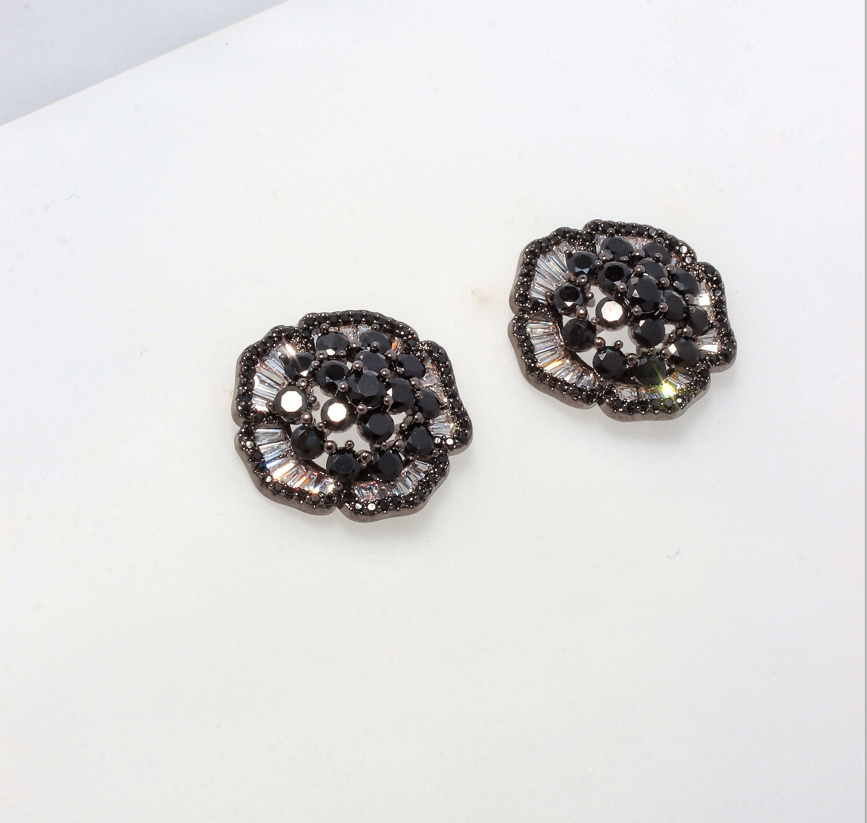 BLACK FLOWER EARRINGS