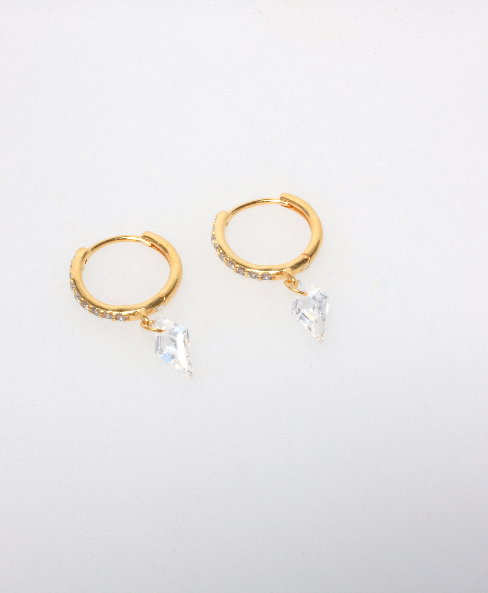 LOVELY HUGGIE EARRINGS RHOMBUS CUT